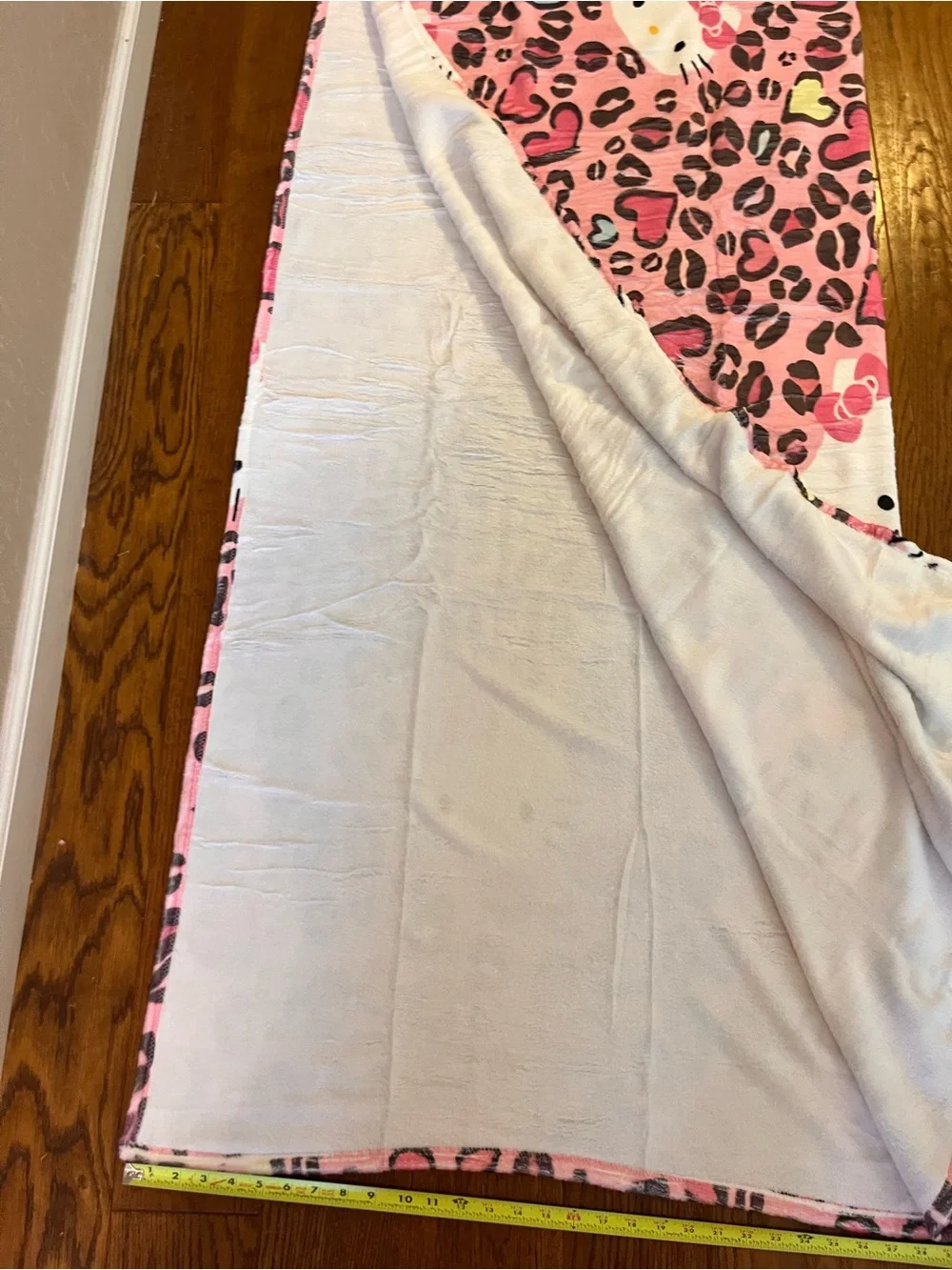 Hello Kitty Pink Leopard Heart Throw‎
